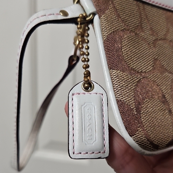 Coach EUC Poppy Red Floral Signature Wristlet - Picture 3 of 10